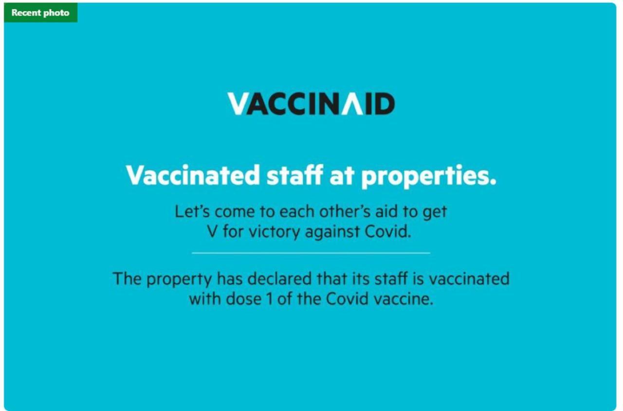Vaccinated Staff - Oyo 1300 Crecia Guest House Hatu Luaran gambar