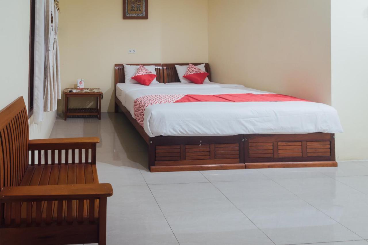 Vaccinated Staff - Oyo 1300 Crecia Guest House Hatu Luaran gambar