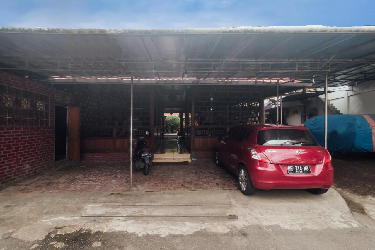 Vaccinated Staff - Oyo 1300 Crecia Guest House Hatu Luaran gambar