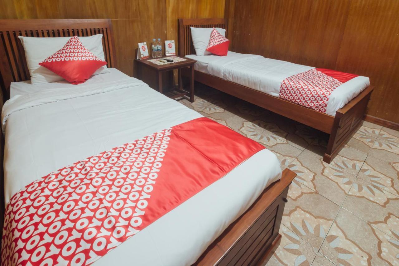 Vaccinated Staff - Oyo 1300 Crecia Guest House Hatu Luaran gambar