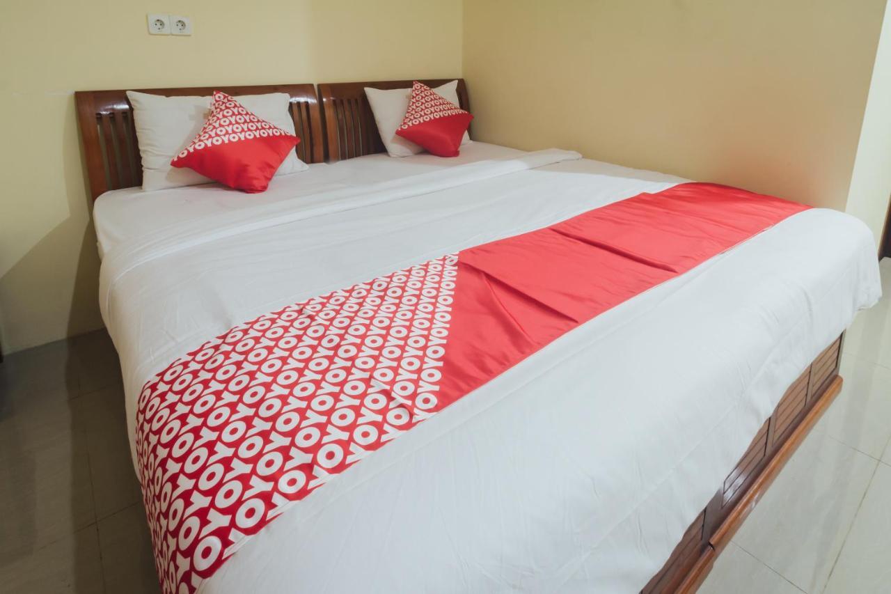 Vaccinated Staff - Oyo 1300 Crecia Guest House Hatu Luaran gambar