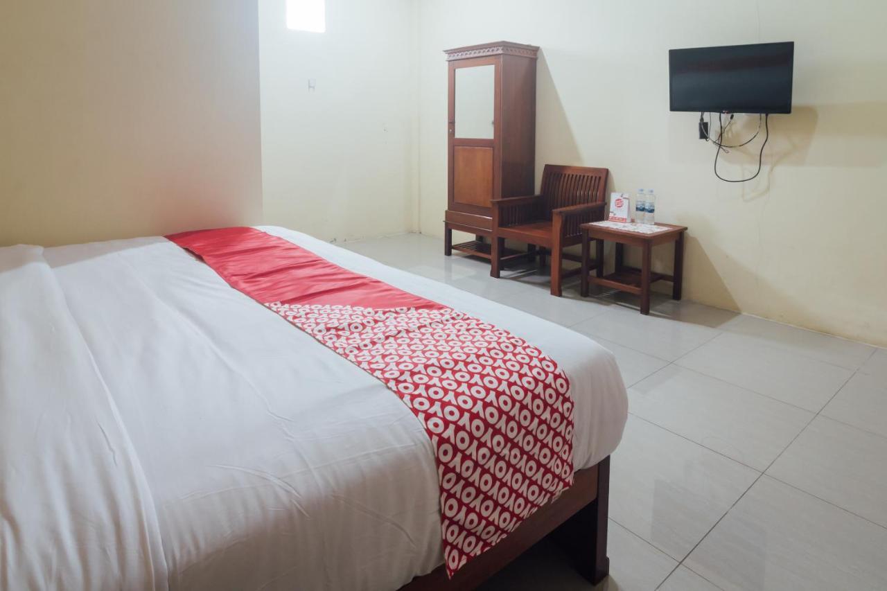 Vaccinated Staff - Oyo 1300 Crecia Guest House Hatu Luaran gambar